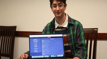 Avi Schiffmann 17 tuổi sở hữu web về Covid-19 từ chối quảng cáo triệu đô